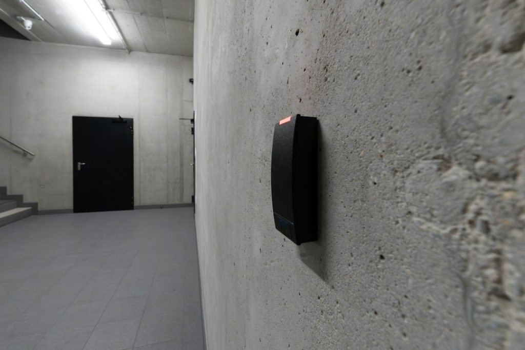 Electronic access card reader