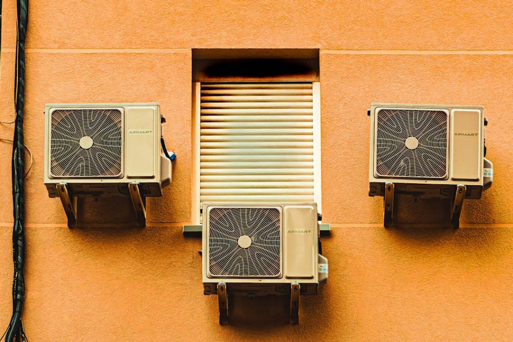 Air conditioning unit maintenance